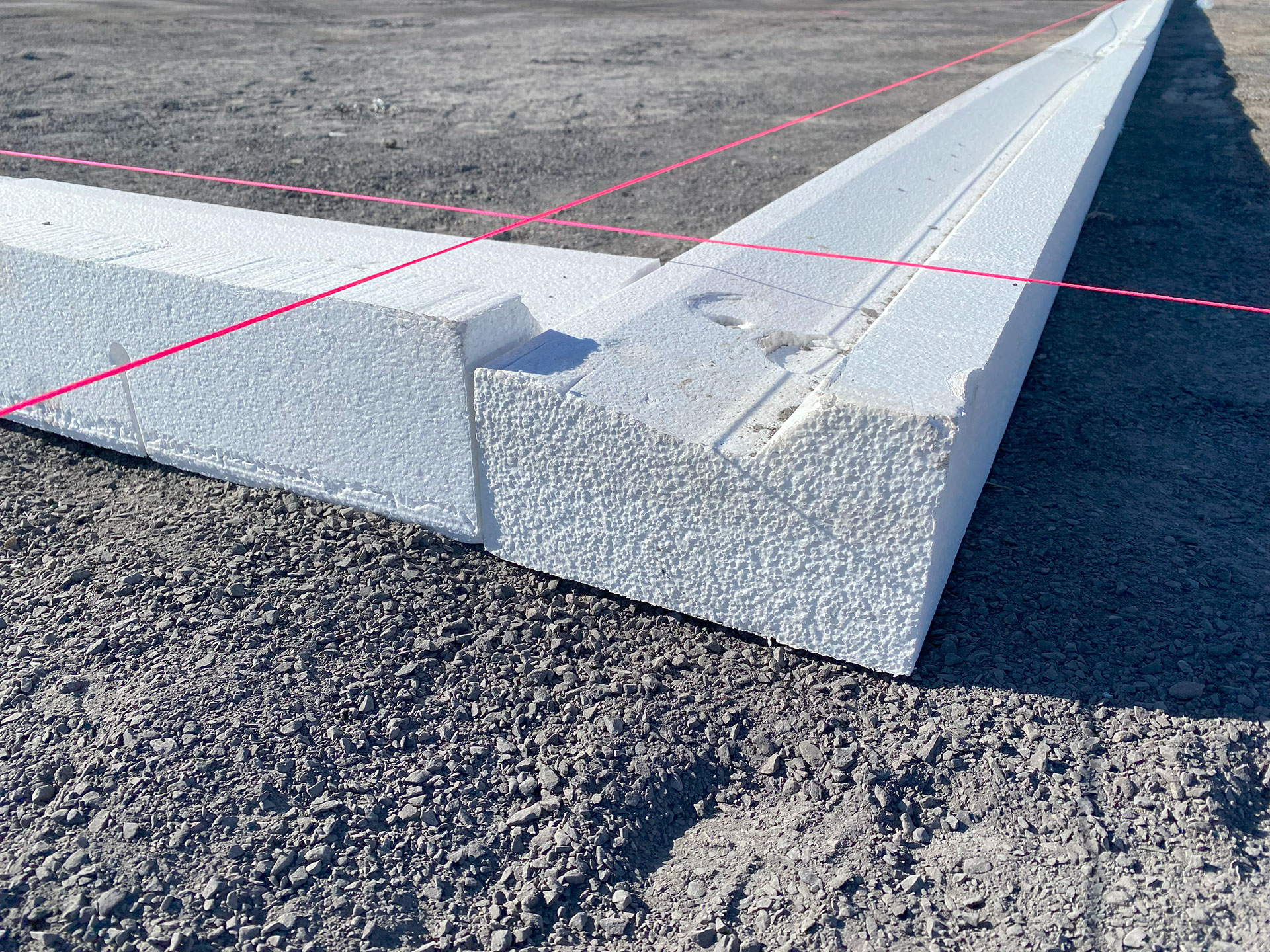dunamat-edge-form-on-job-site-02